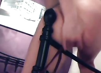 Elle s'emboite sur la boule du lit