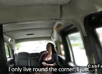 En taxi avec une nympho